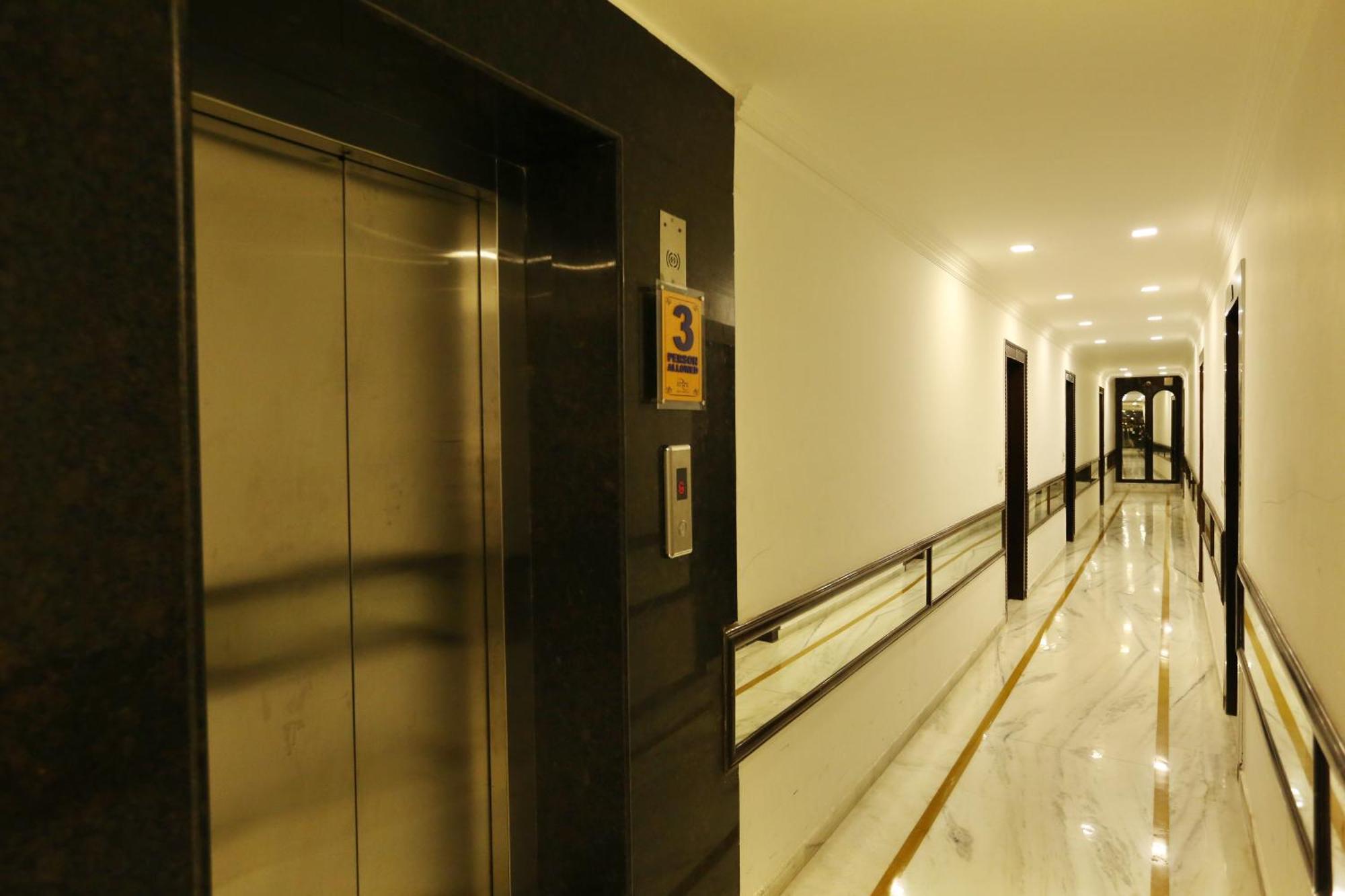 Hotel Aero Star By Star Group 뉴델리 외부 사진