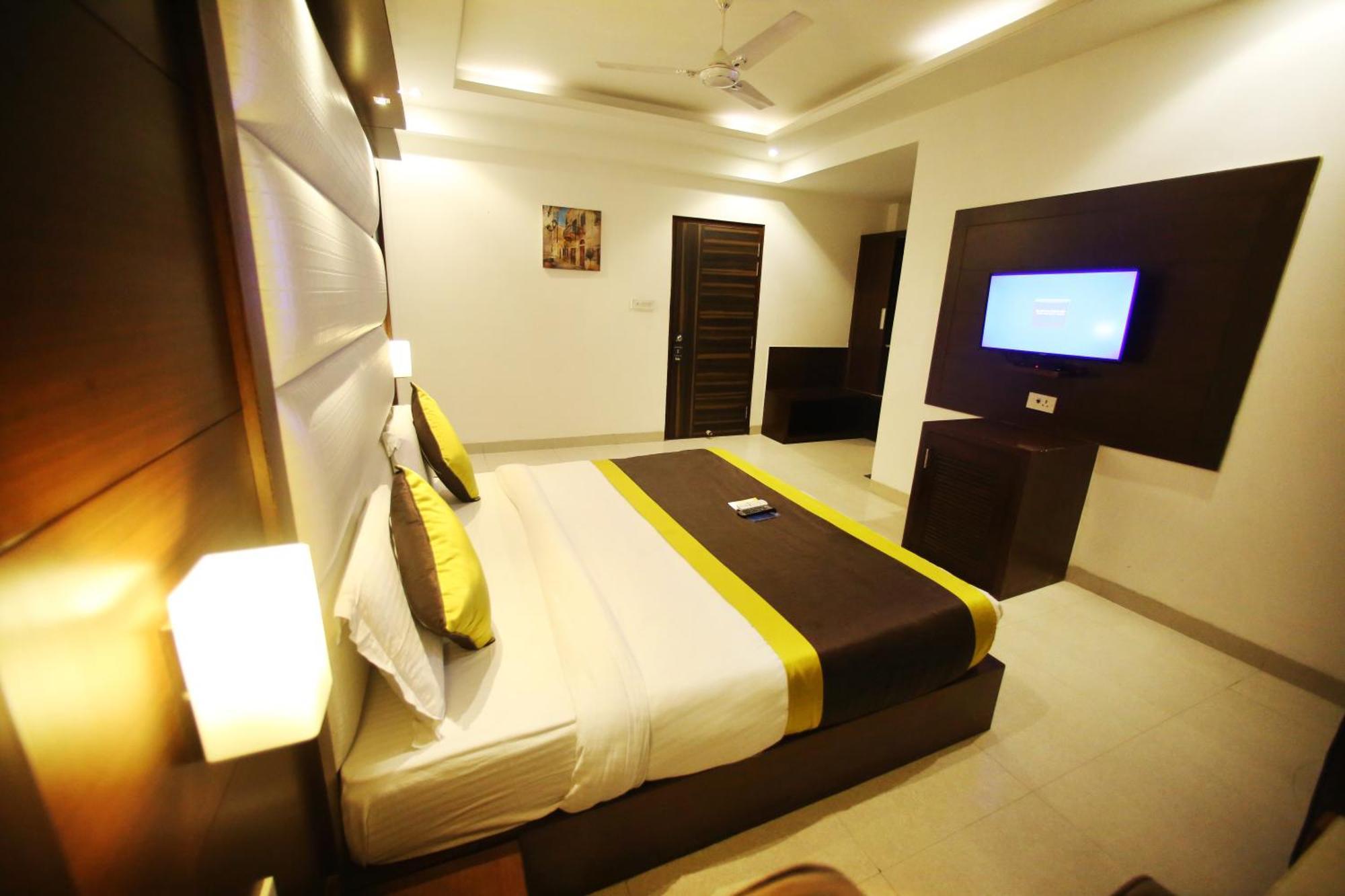 Hotel Aero Star By Star Group 뉴델리 외부 사진